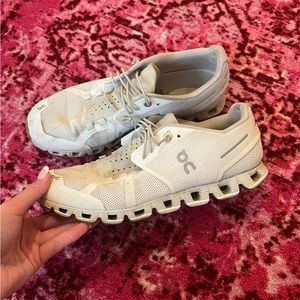 Women’s On Cloud Size 9.5